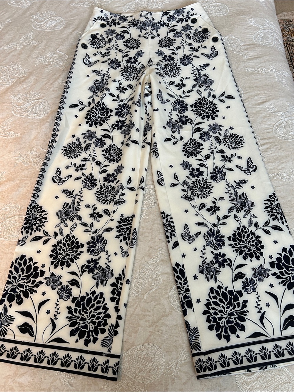 ✨NWT Avec Les Filles Black & White Floral Butterfly Statement Wide Leg Pants M